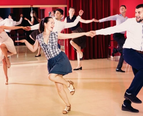 Danse Tous Styles cours danse entreprise activite 495x400 2 - Danse Tous Styles